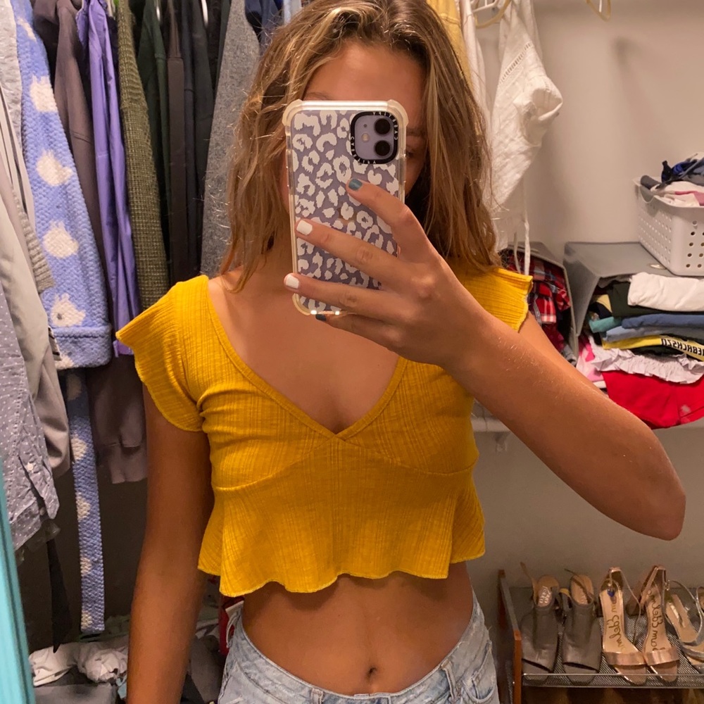 CROPPED YELLOW SWOOP NECK